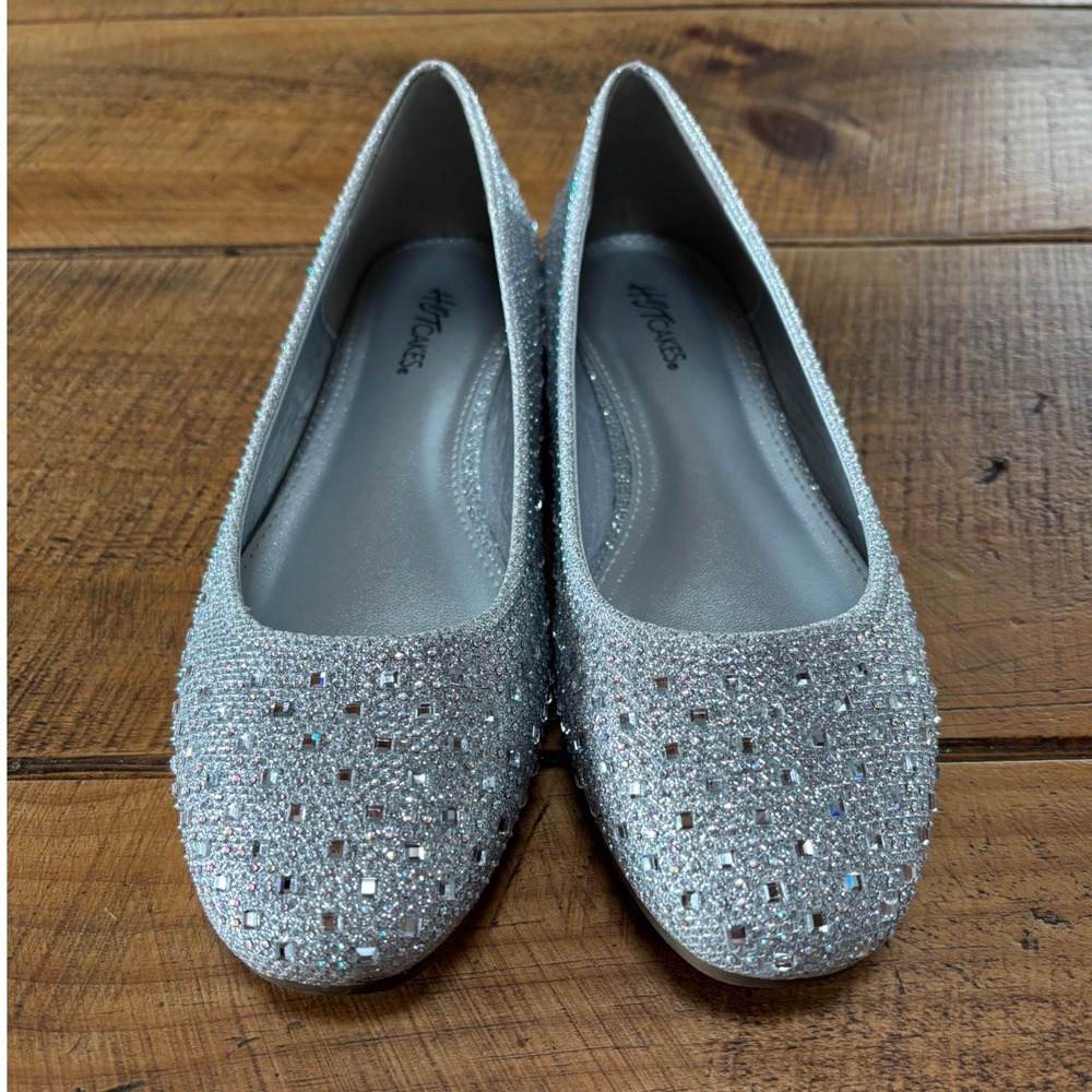 Hot Cakes Womens Silver Sparkly Rhinestone Dress Shoes Flats Size 7.5